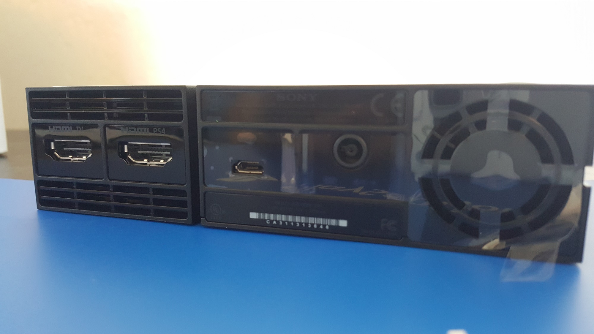 back-of-ps-vr-breakout-box