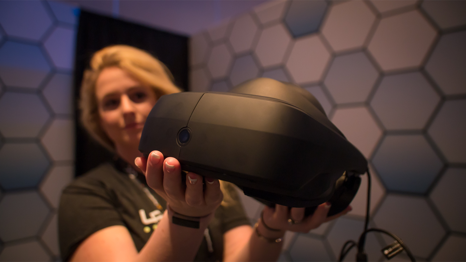 Vr трансляций. LG VR. Steam VR очки. Шлем виртуальной реальности для стим. VR шлем с OLED экраном.