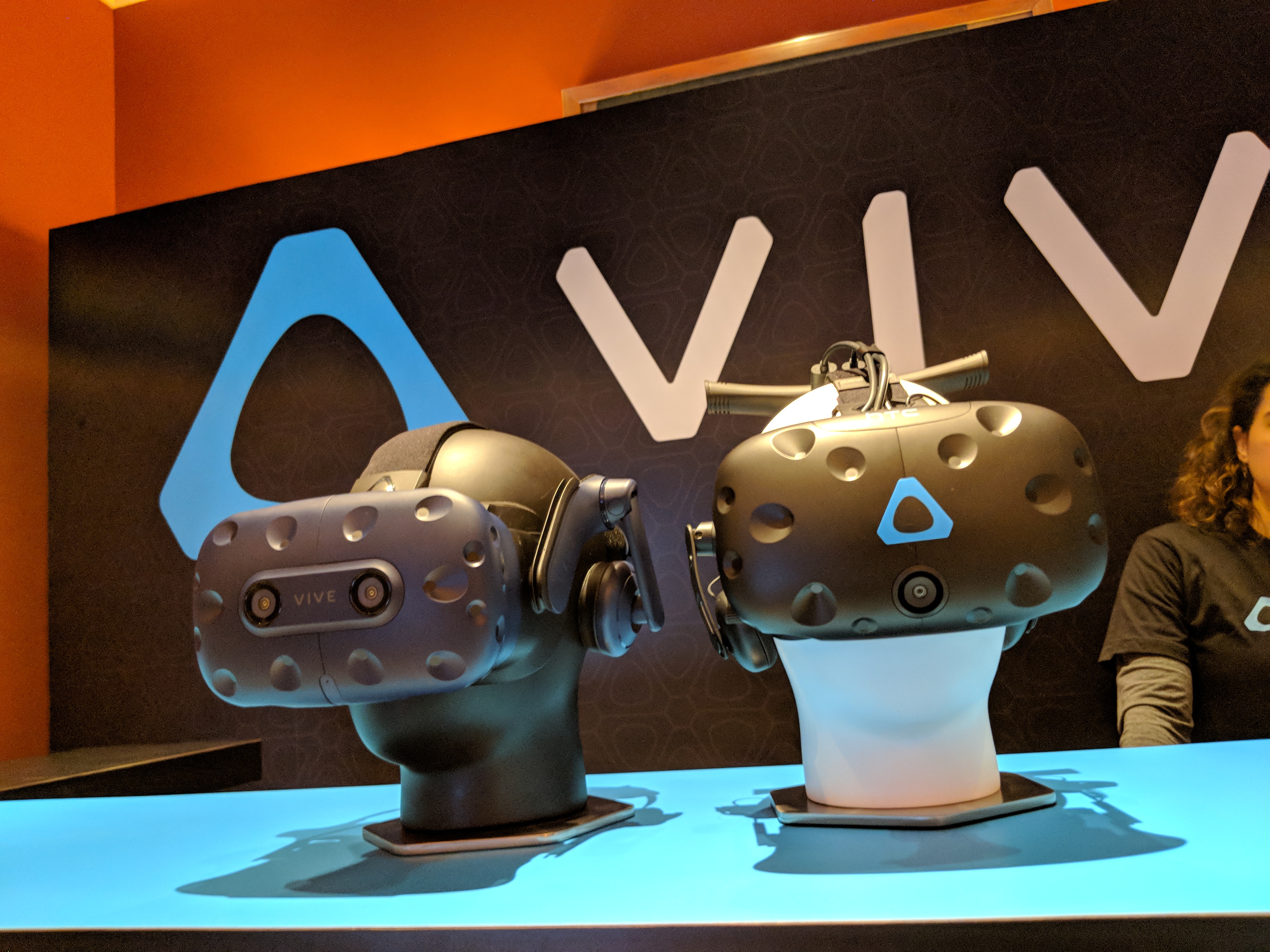 htc vive headsets line up