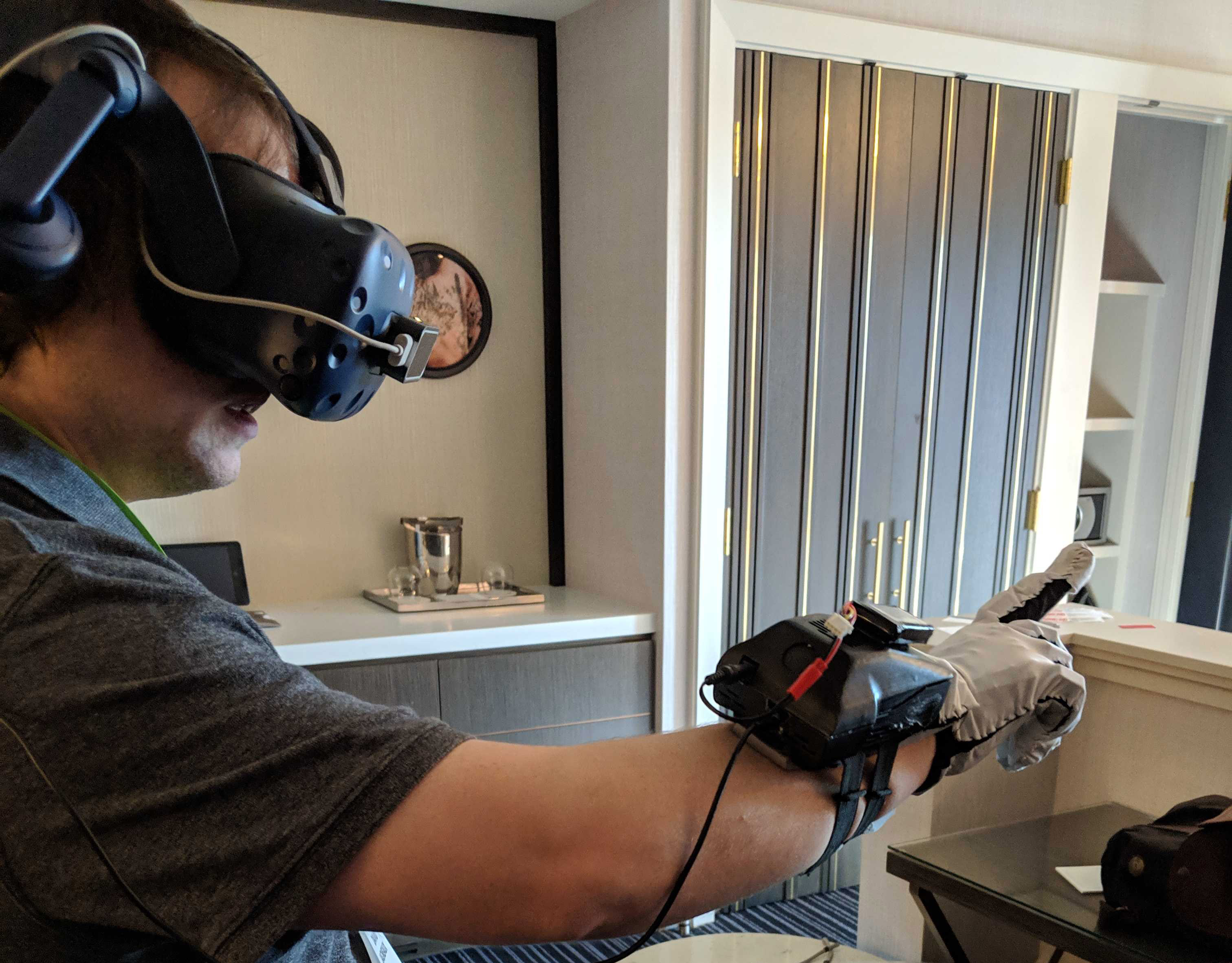 contact ci haptic glove vr