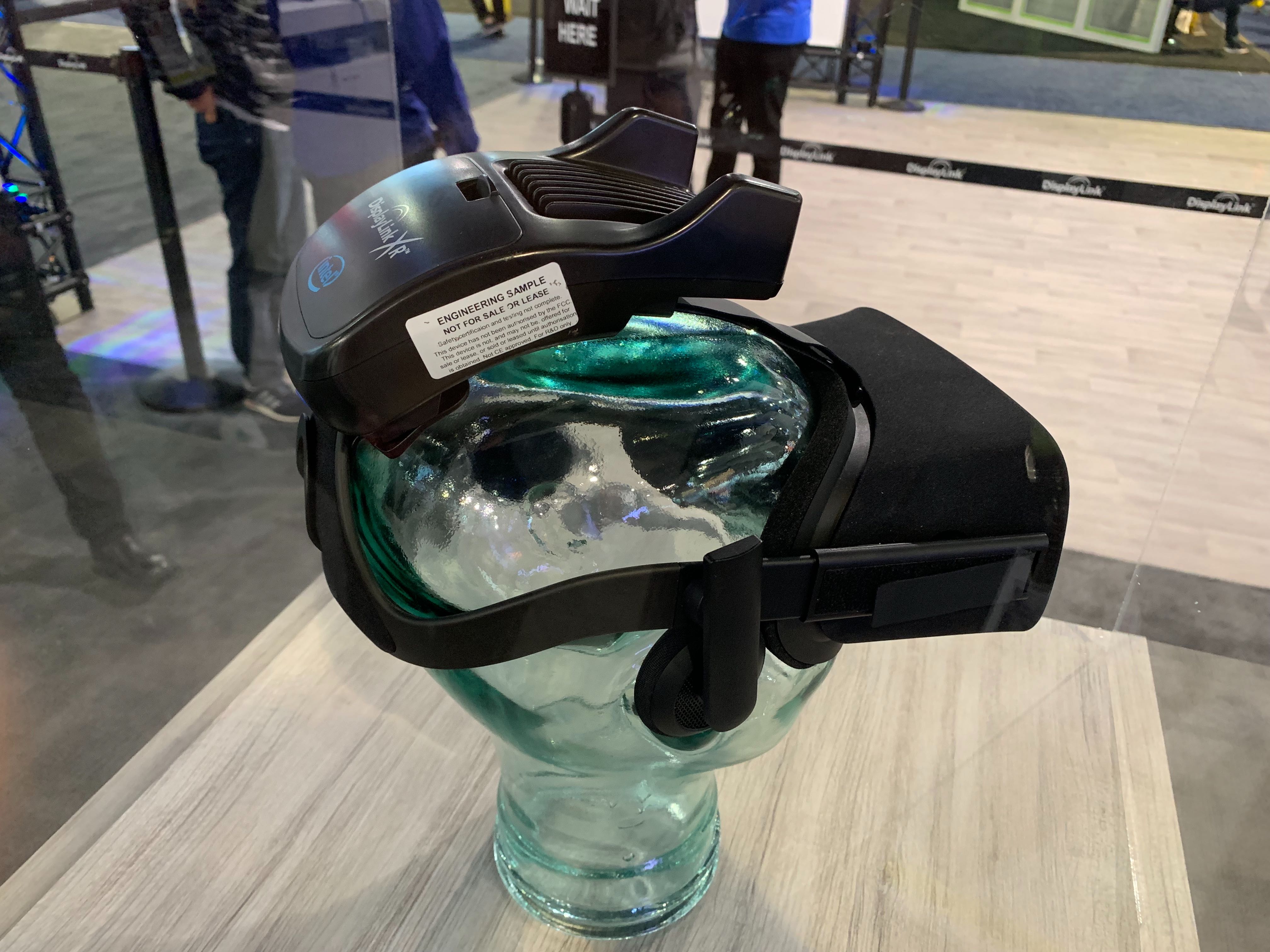 CES DisplayLink Showing Wireless Adapter For Rift
