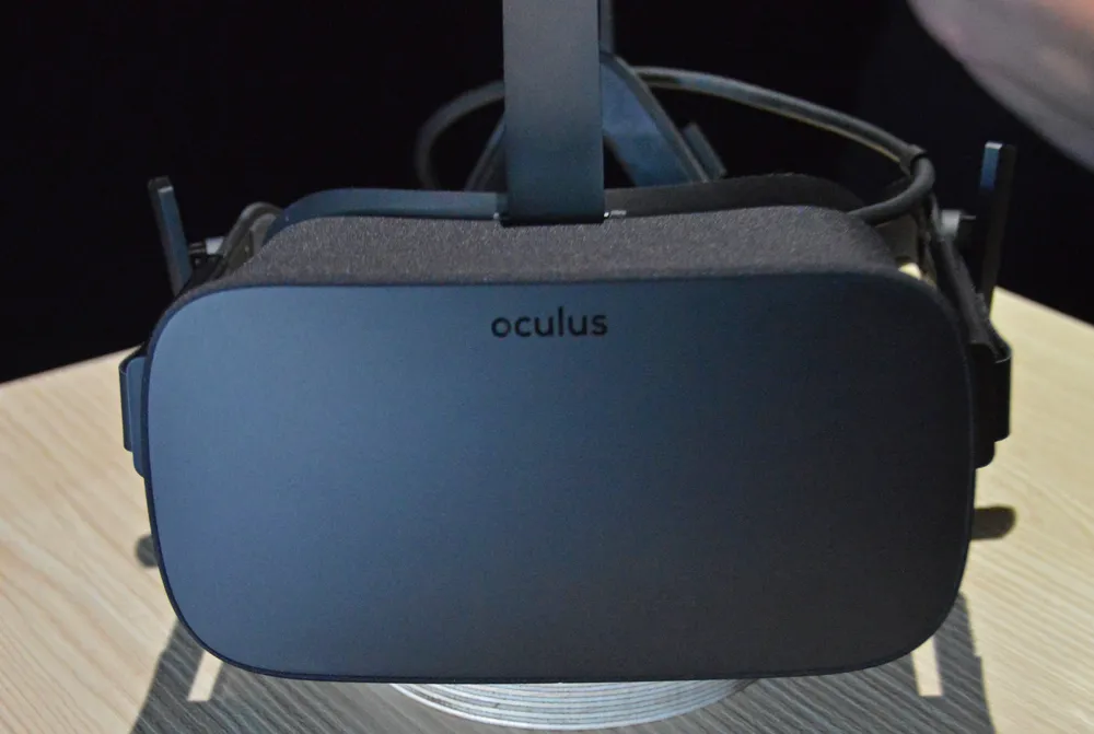 Facebook Hires Apple Hardware Expert To Head Oculus Advancements