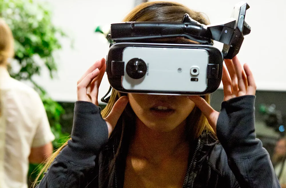 Walking Without Wires, Hands On With OTOY’s Lighthouse Tracked Gear VR