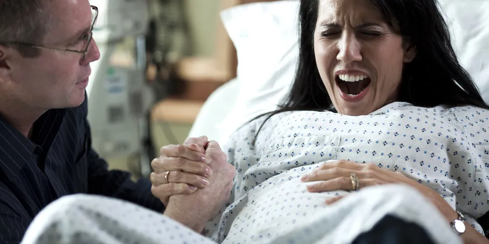 Mother Uses VR Headset During Childbirth To Avoid Epidural