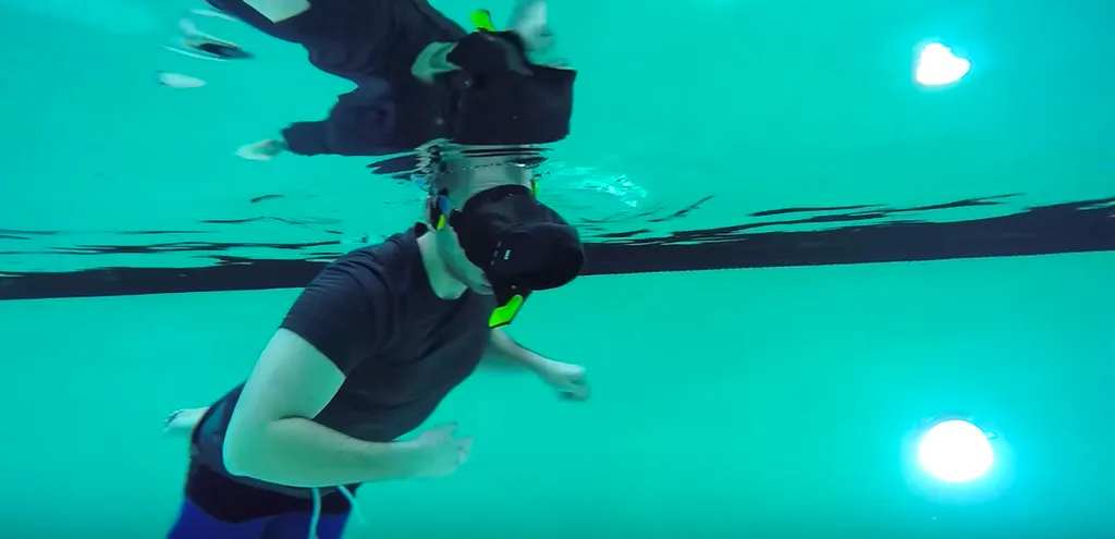 We Tried an Underwater VR Headset, and it Worked