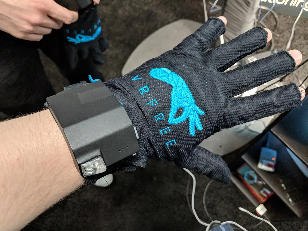 CES 2018 Hands-On: VRfree Gloves Feature Great Hand And Finger Tracking