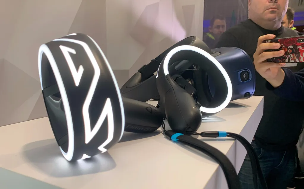 HTC Highlights Vive Cosmos Controllers In New Video