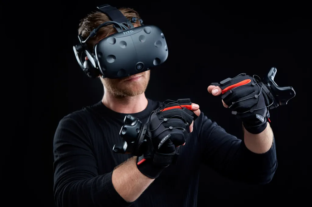 Manus Polygon Mixes Full VR Body And Hand-Tracking For Multiplayer Use