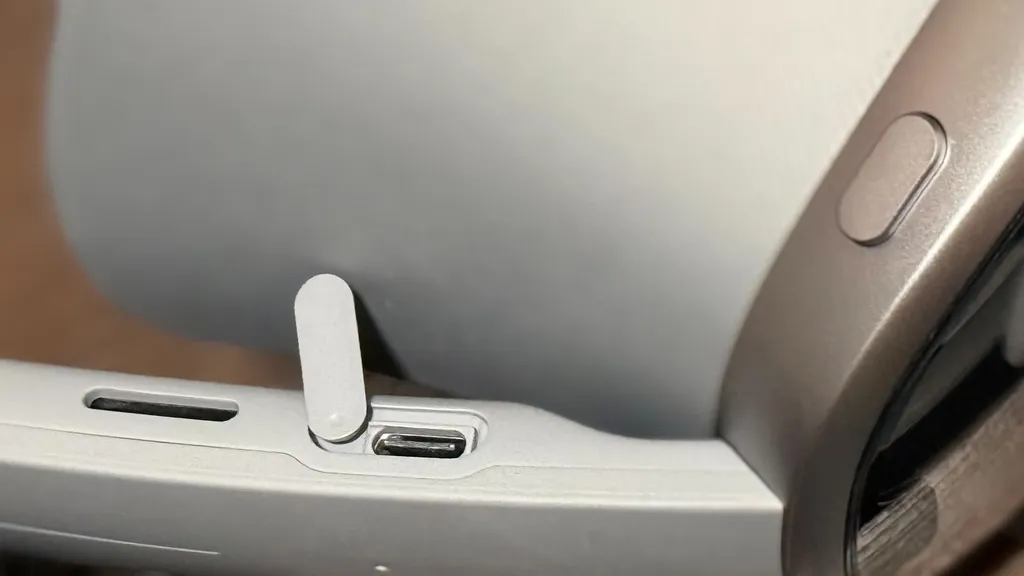 Samsung Galaxy XR's Hidden USB-C Port Connects Accessories & Hubs