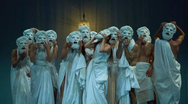 4 Lessons Virtual Reality and 360 Filmmakers Can Learn From The Theater