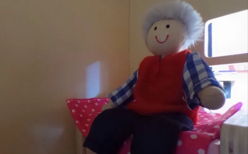 Dad Uses Vive To Turn Daughter's Toy Dollhouse Into Virtual Dream Home