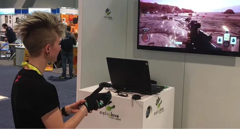 The CaptoGlove Is A VR Hand Controller Already Funded On Kickstarter