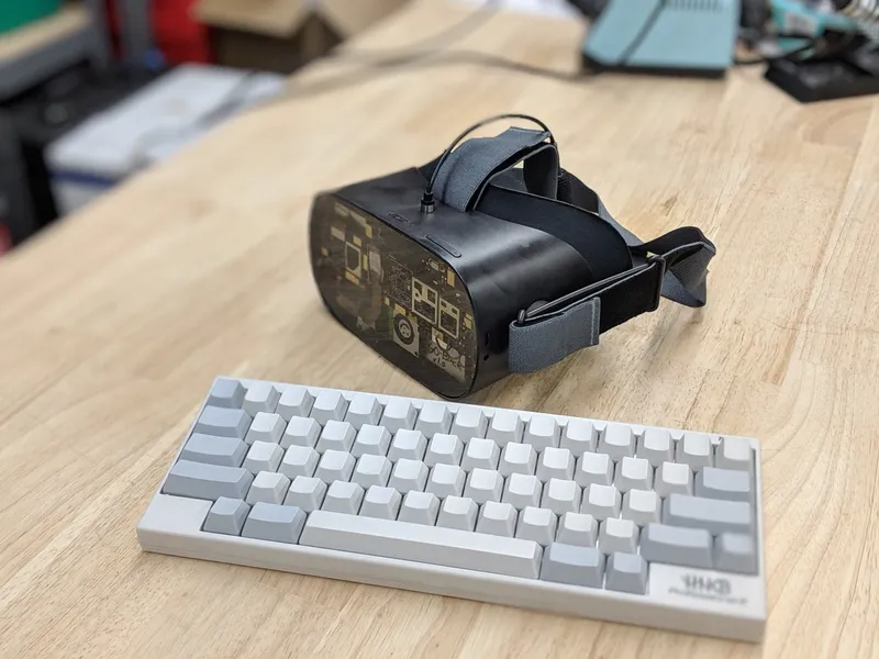 Palmer Luckey's Modified Oculus Go: Larger Battery, Improved Weight, Fewer God Rays