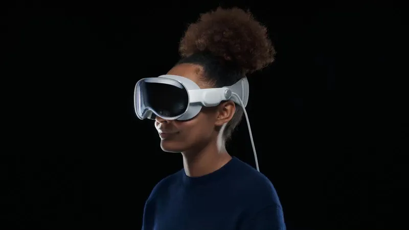 Apple Vision Pro AR/VR Headset Ships Early 2024 For $3500